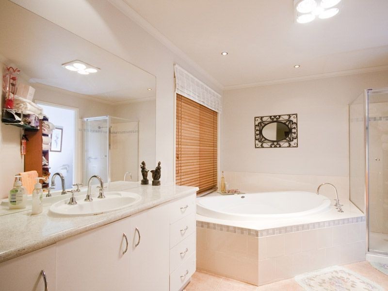 9 Clocktower Court, Berwick VIC 3806