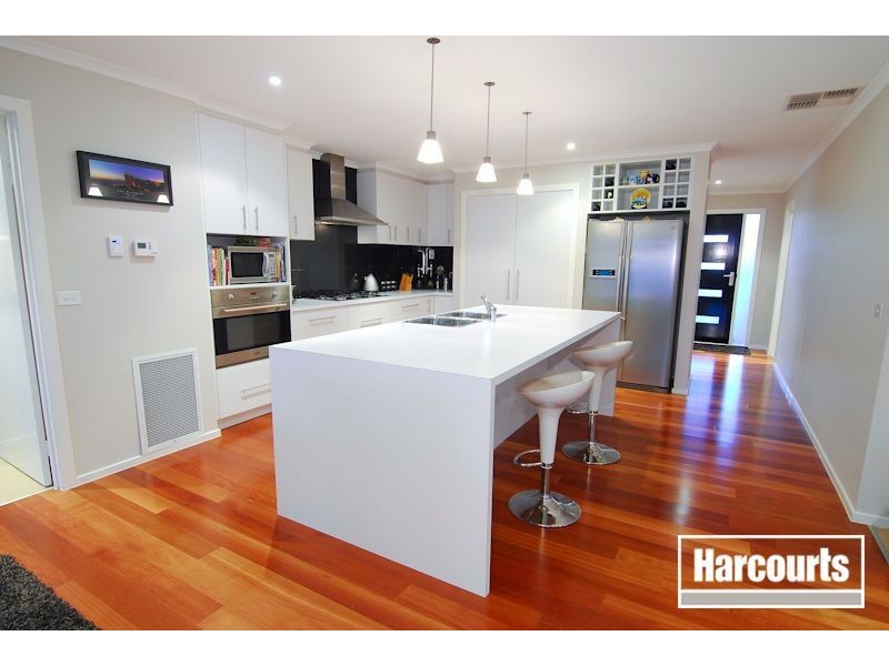 28 Flametree Circuit, Cranbourne VIC 3977