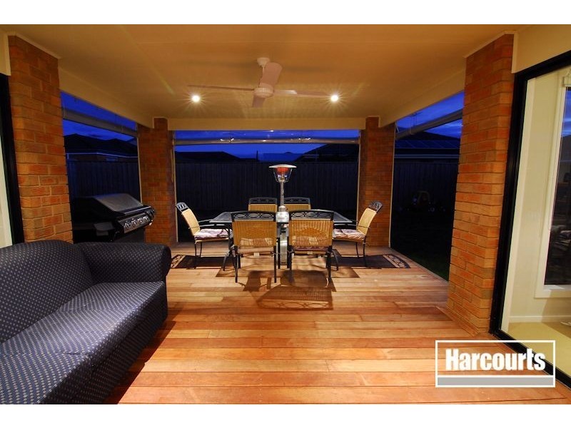 28 Flametree Circuit, Cranbourne VIC 3977