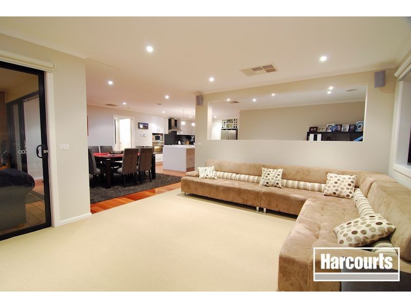 28 Flametree Circuit, Cranbourne VIC 3977