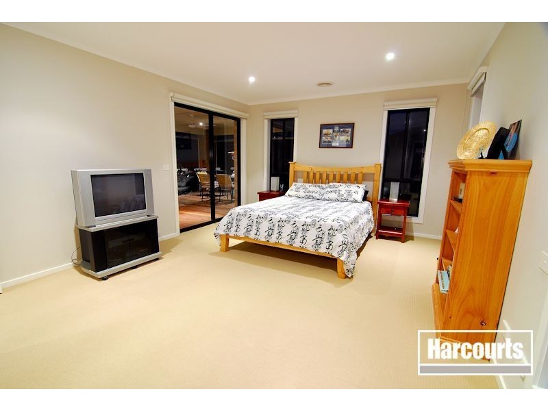 28 Flametree Circuit, Cranbourne VIC 3977