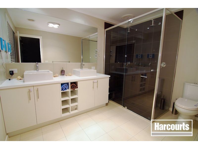 28 Flametree Circuit, Cranbourne VIC 3977