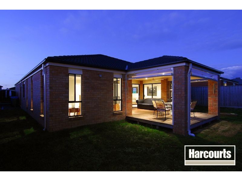 28 Flametree Circuit, Cranbourne VIC 3977