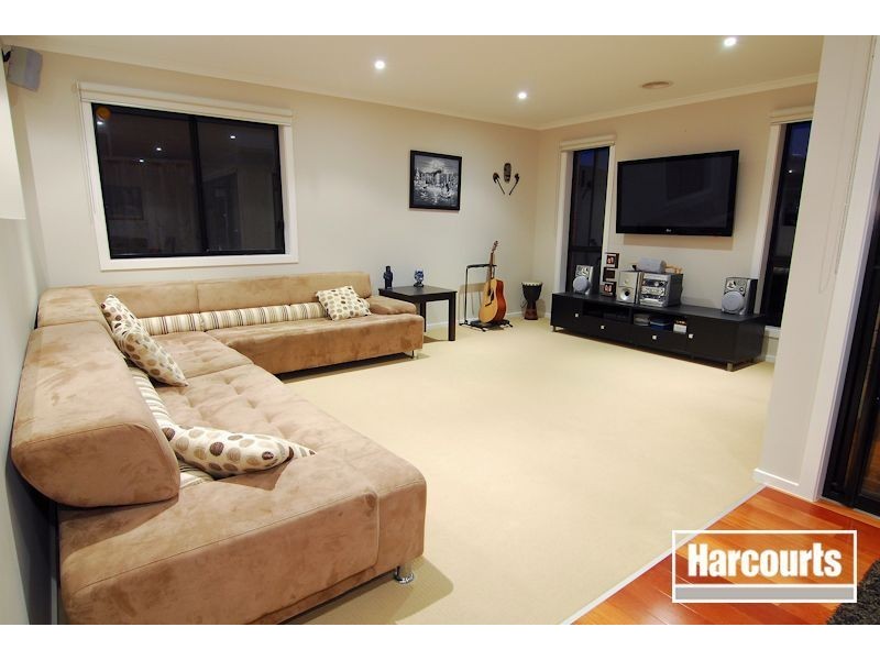 28 Flametree Circuit, Cranbourne VIC 3977