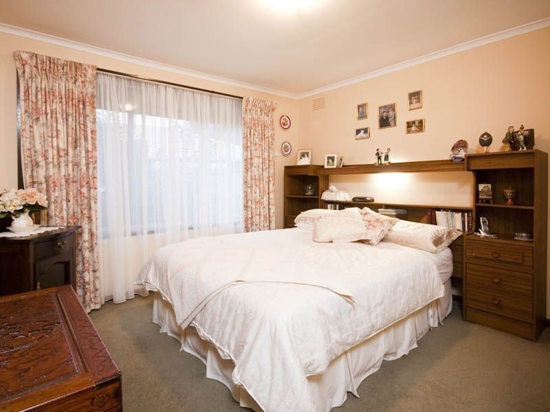 18 Raven Crescent, Narre Warren VIC 3805