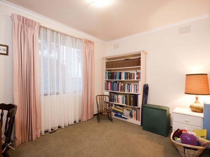 18 Raven Crescent, Narre Warren VIC 3805