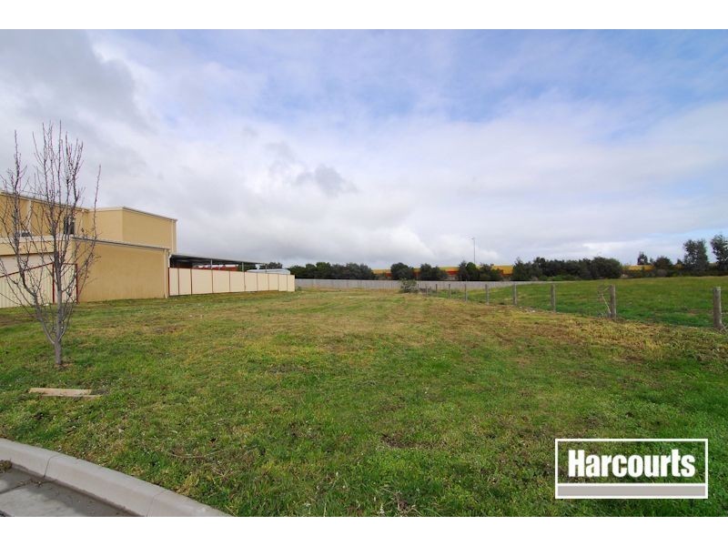 28 Honeyeater Grove, Narre Warren VIC 3805