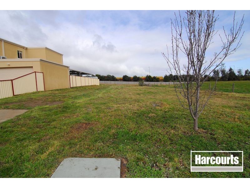 28 Honeyeater Grove, Narre Warren VIC 3805