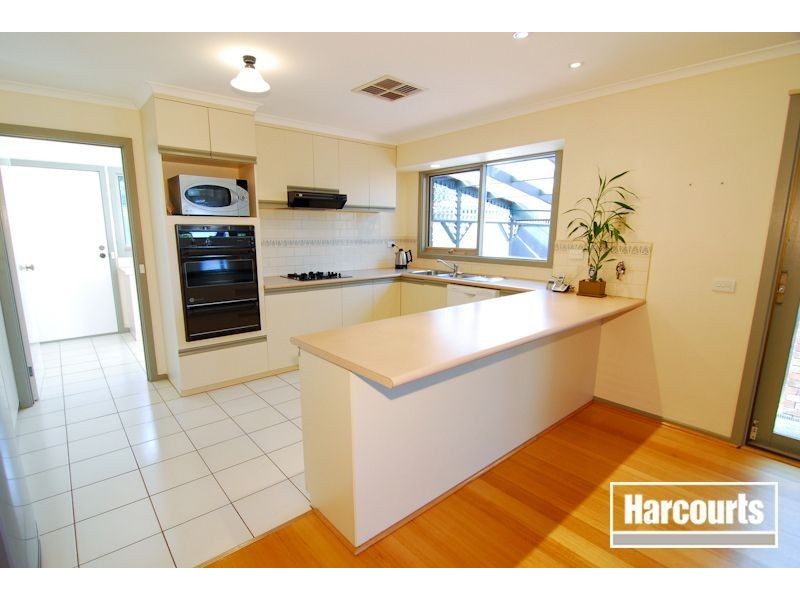 25 Garnet Close, Narre Warren VIC 3805