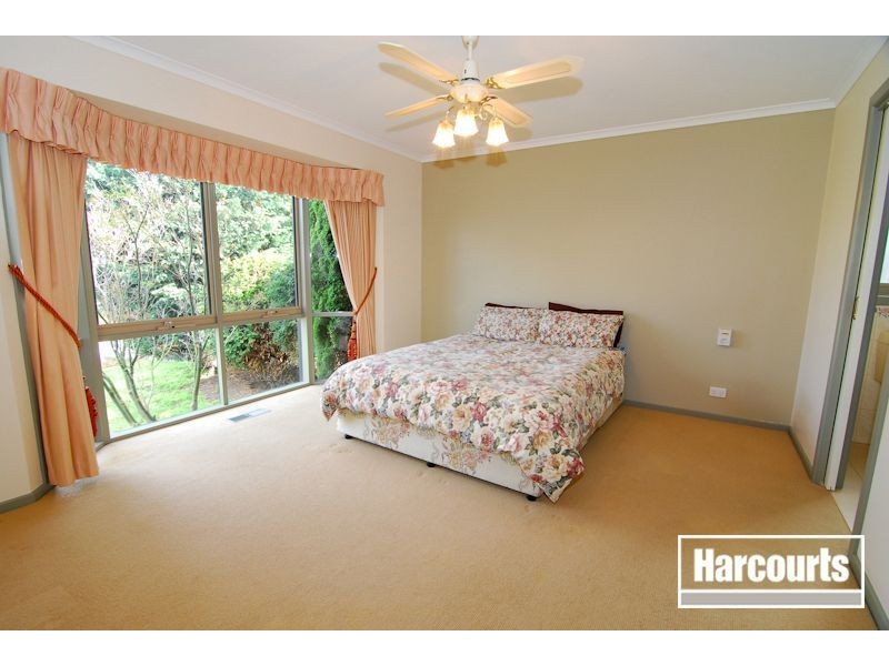 25 Garnet Close, Narre Warren VIC 3805