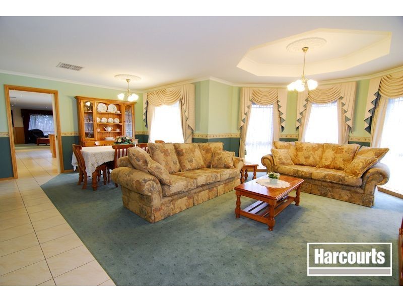 33 Gordonia Crescent, Narre Warren VIC 3805