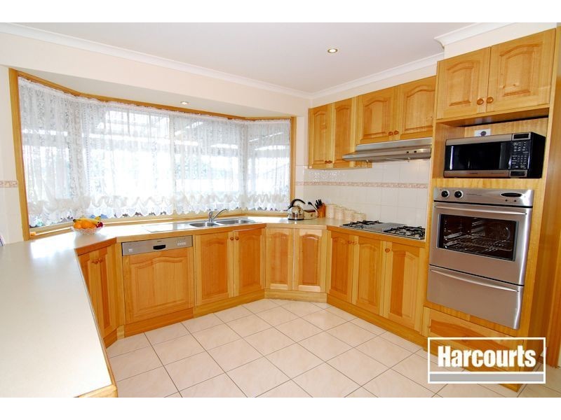 33 Gordonia Crescent, Narre Warren VIC 3805