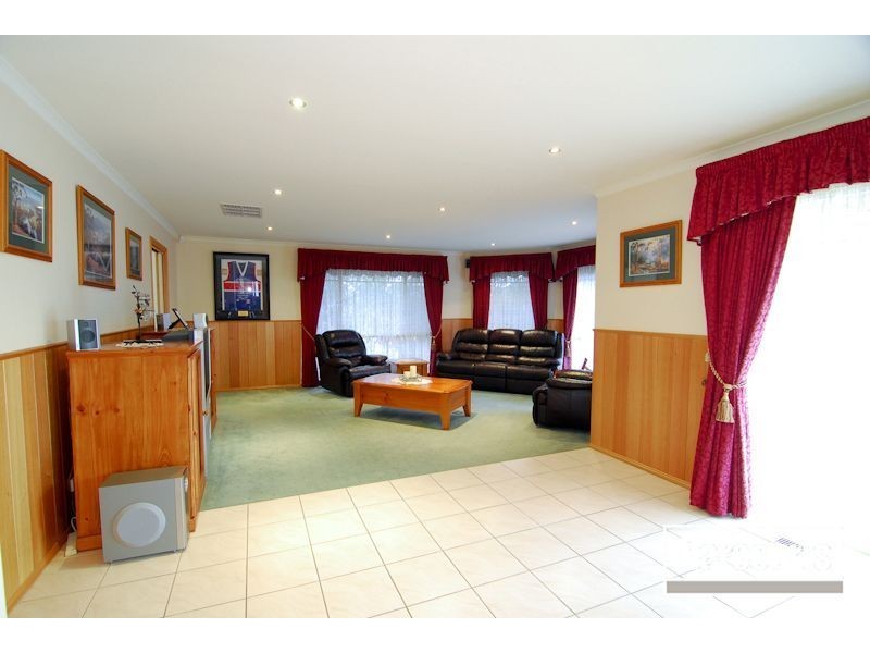 33 Gordonia Crescent, Narre Warren VIC 3805