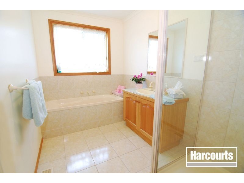 33 Gordonia Crescent, Narre Warren VIC 3805