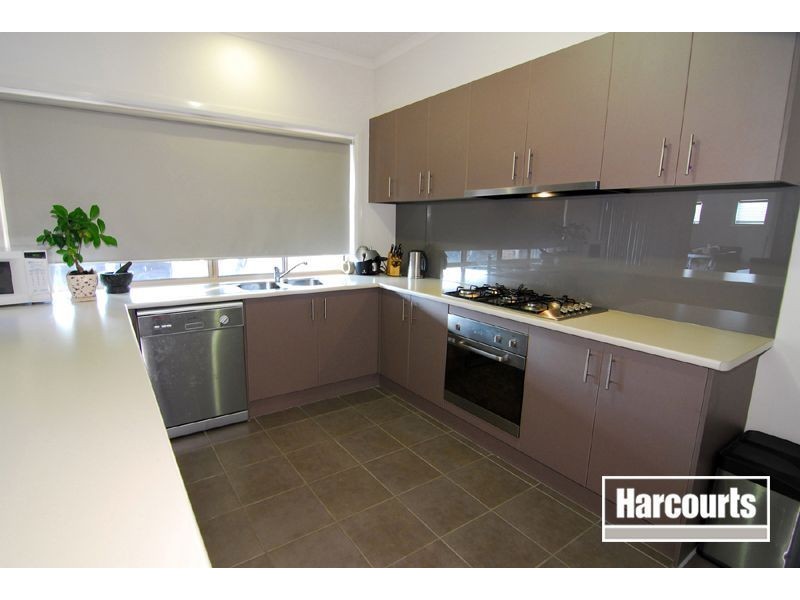 32 Honeyeater Way, Pakenham VIC 3810