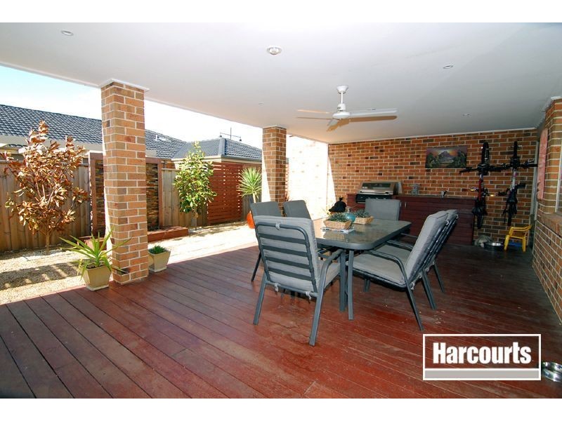 32 Honeyeater Way, Pakenham VIC 3810