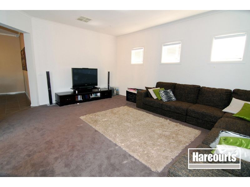 32 Honeyeater Way, Pakenham VIC 3810