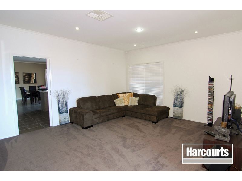 32 Honeyeater Way, Pakenham VIC 3810