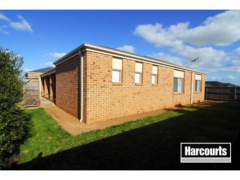 32 Honeyeater Way, Pakenham VIC 3810