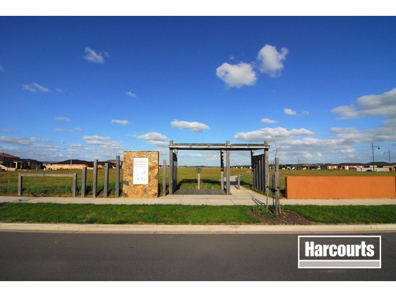 32 Honeyeater Way, Pakenham VIC 3810