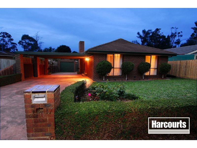 17 Ravensthorpe Crescent, Narre Warren VIC 3805