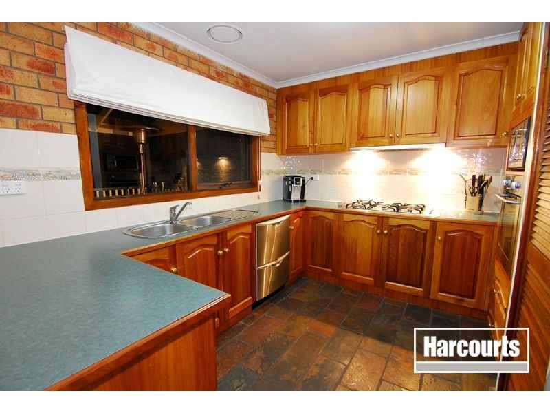 17 Ravensthorpe Crescent, Narre Warren VIC 3805