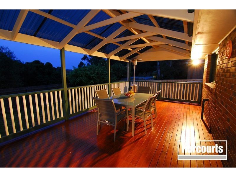 17 Ravensthorpe Crescent, Narre Warren VIC 3805