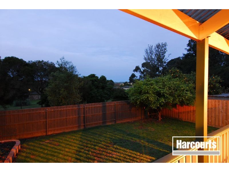 17 Ravensthorpe Crescent, Narre Warren VIC 3805