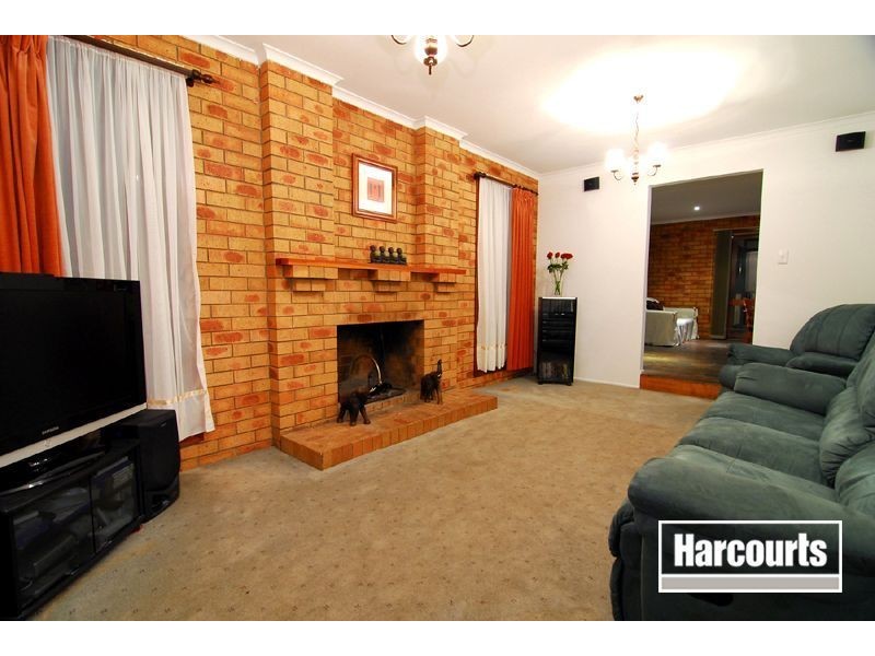 17 Ravensthorpe Crescent, Narre Warren VIC 3805
