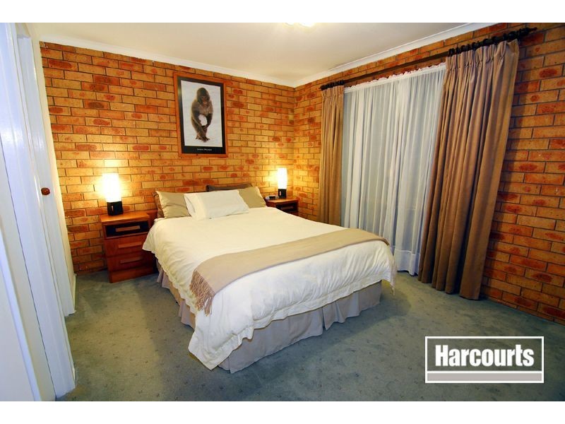 17 Ravensthorpe Crescent, Narre Warren VIC 3805