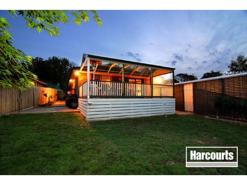 17 Ravensthorpe Crescent, Narre Warren VIC 3805