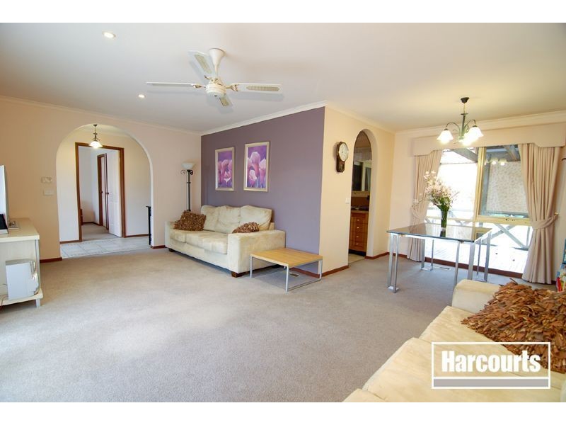 8 Facey Court, Narre Warren VIC 3805