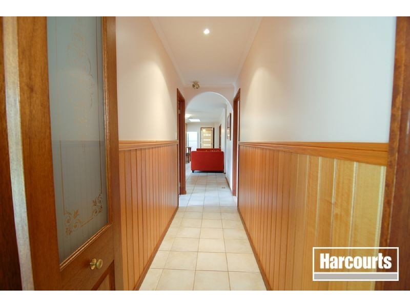 8 Facey Court, Narre Warren VIC 3805