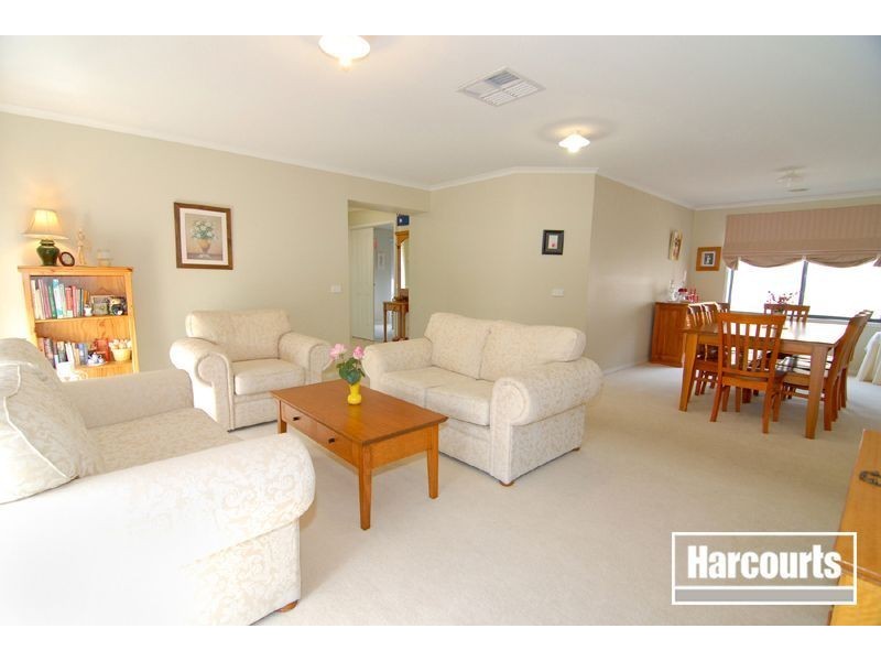 16 Hammerwood Green, Beaconsfield VIC 3807