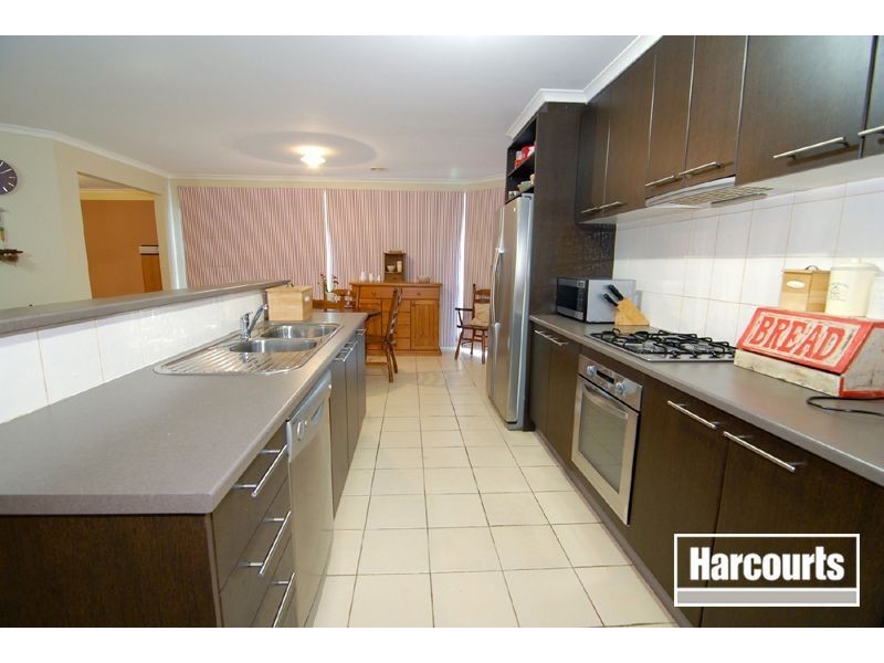 16 Hammerwood Green, Beaconsfield VIC 3807