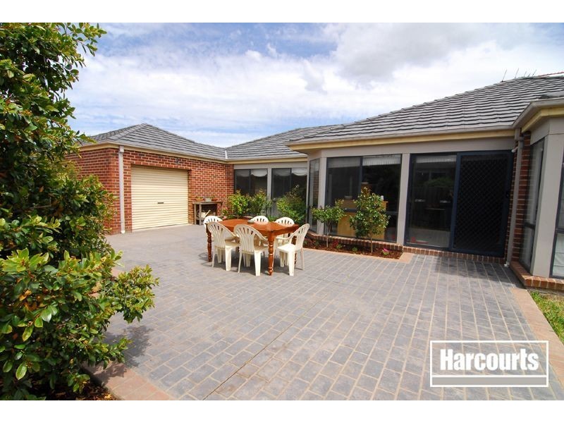 16 Hammerwood Green, Beaconsfield VIC 3807