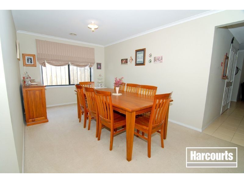 16 Hammerwood Green, Beaconsfield VIC 3807
