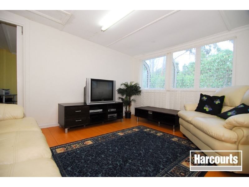 42 Meadowwood Walk, Narre Warren VIC 3805