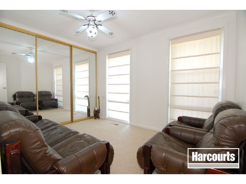 42 Meadowwood Walk, Narre Warren VIC 3805