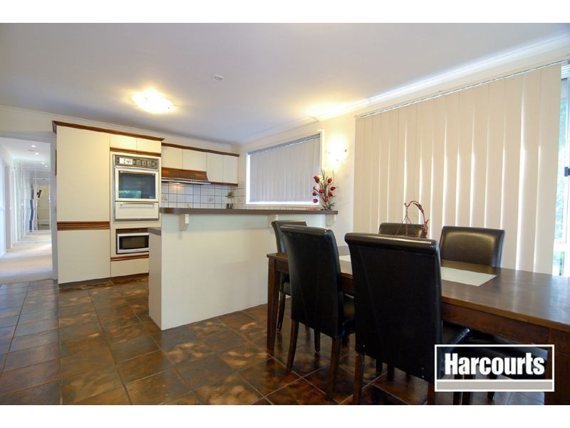 42 Meadowwood Walk, Narre Warren VIC 3805