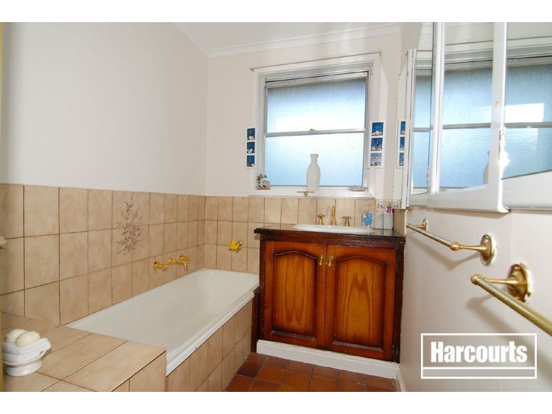 42 Meadowwood Walk, Narre Warren VIC 3805