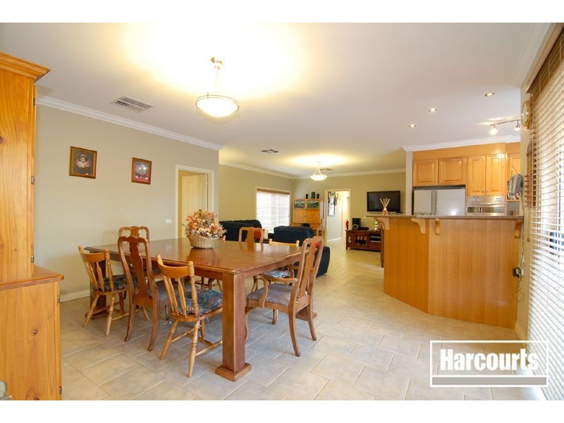14 Mornington Grove, Berwick VIC 3806
