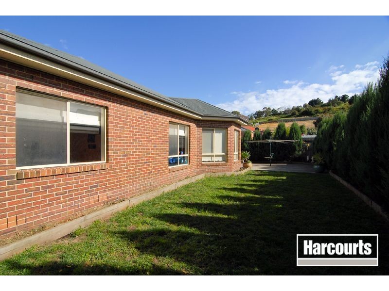 14 Mornington Grove, Berwick VIC 3806
