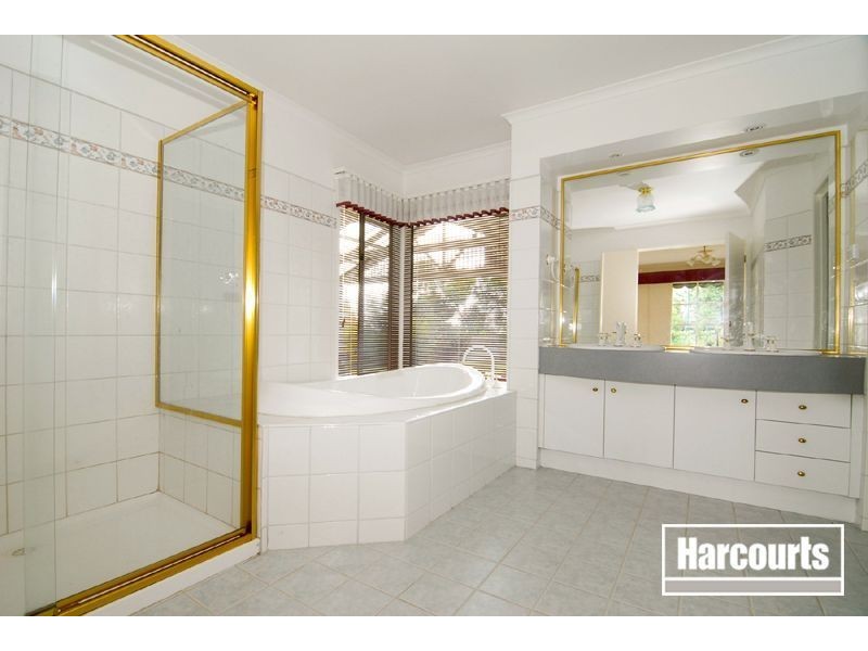 6 William Leonard Court, Narre Warren South VIC 3805