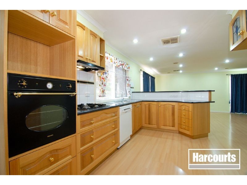 33 Greenacre Crescent, Narre Warren VIC 3805