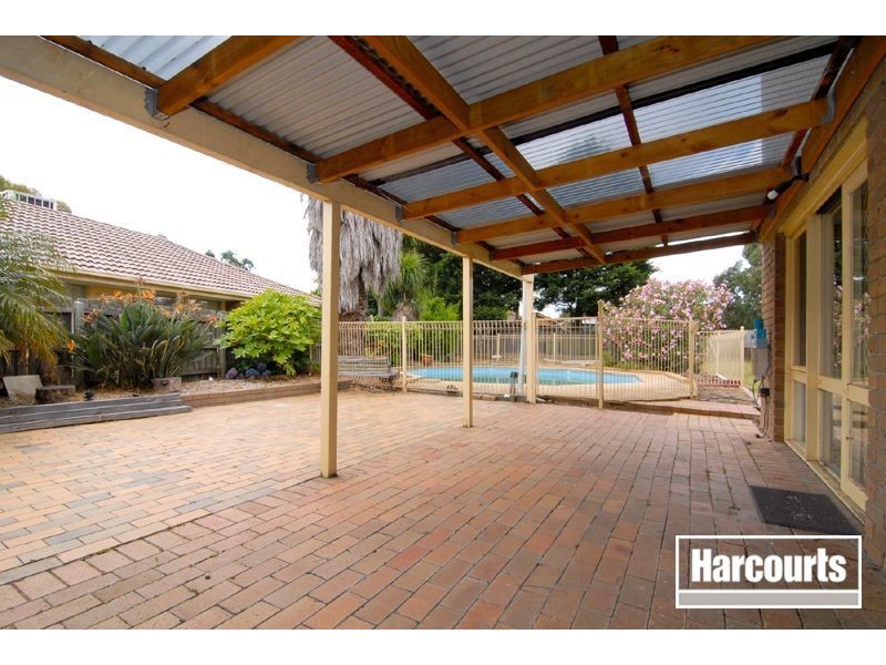 33 Greenacre Crescent, Narre Warren VIC 3805