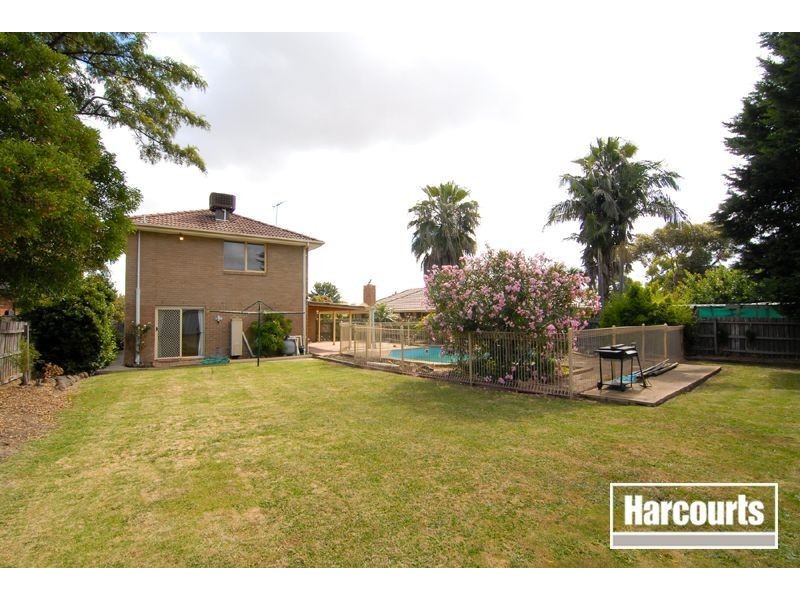 33 Greenacre Crescent, Narre Warren VIC 3805