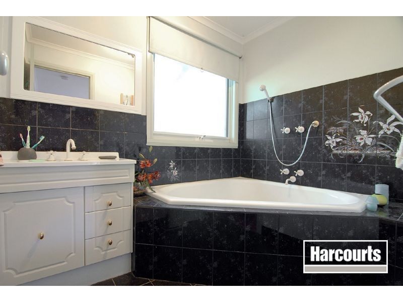 16 Branton Drive, Hampton Park VIC 3976