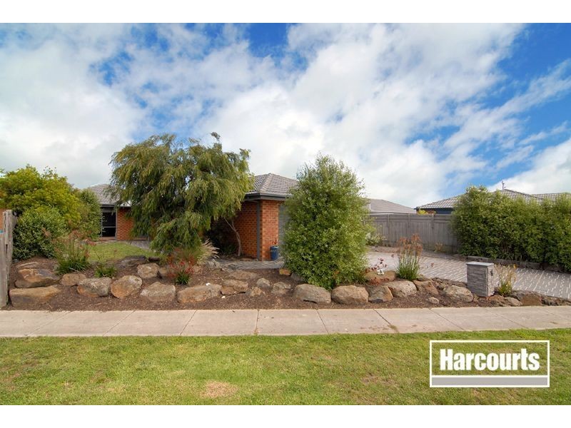 3 Staunton Walk, Cranbourne East VIC 3977
