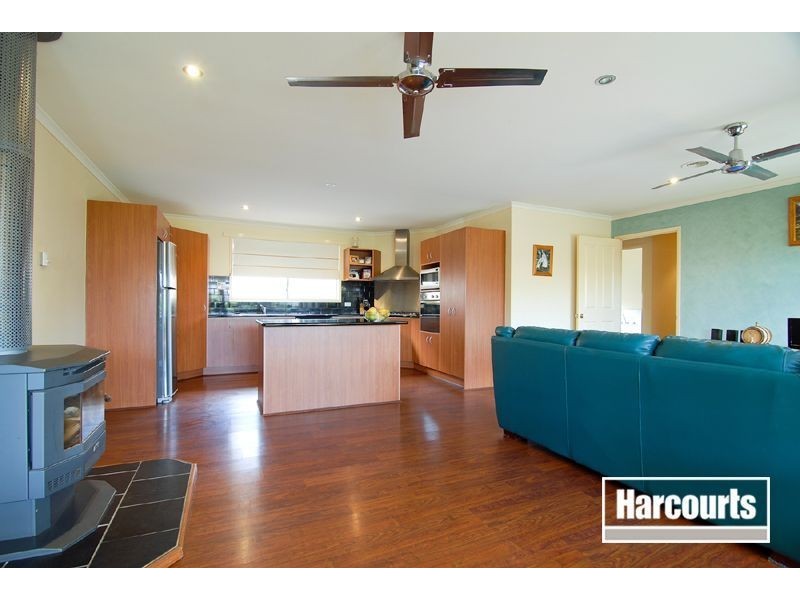 3 Staunton Walk, Cranbourne East VIC 3977